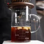 كوب قياس متدرج بمقبض وغطاء متين من الخيزران - زجاج بوروسيليكات - (500 مل) - الصورة 4