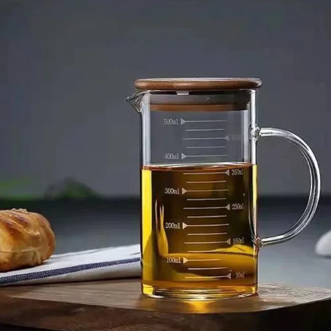 ⁦كوب قياس متدرج بمقبض وغطاء متين من الخيزران - زجاج بوروسيليكات - (500 مل)⁩ - الصورة ⁦5⁩
