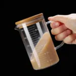 كوب قياس متدرج بمقبض وغطاء متين من الخيزران - زجاج بوروسيليكات - (500 مل) - الصورة 7