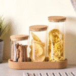 ⁦طقم برطبانات زجاجية من زجاج البورسليكات مع غطاء من الفلين (600-800-1000 مل) وصينية من الفلين⁩ - الصورة ⁦3⁩