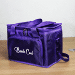 ⁦حقيبة غداء مبطنة باللون البنفسجي بسعة 15 لتر مع حزام قابل للتعديل⁩ - الصورة ⁦2⁩