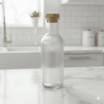 ⁦زجاجة ماء زجاجية - 1 لتر | تصميم رمادي مضلع مع غطاء من الفلين⁩ - الصورة ⁦2⁩